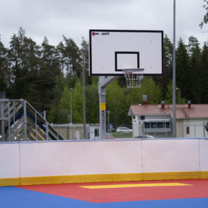 Koripalloteline Coma-Sport korkeussäädöllä koulun pihalle tai liikuntapaikalle