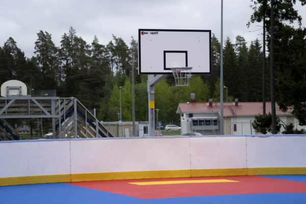 Koripalloteline Coma-Sport korkeussäädöllä koulun pihalle tai liikuntapaikalle