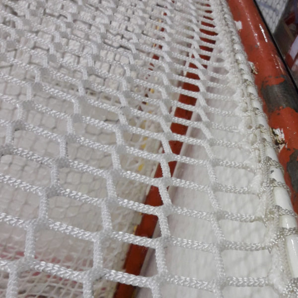 Kestävä solmuton jääkiekkomaalin verkko