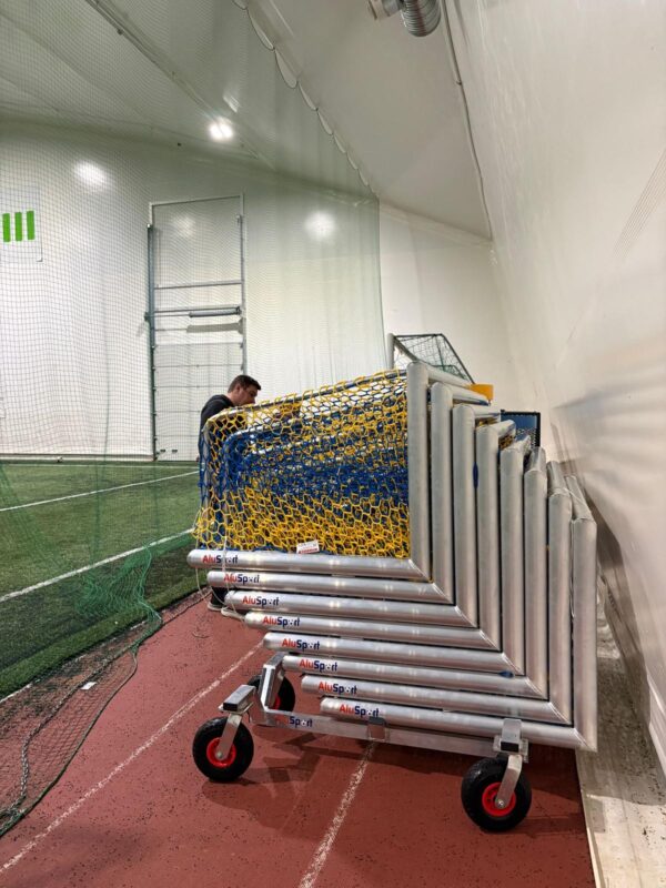 Jalkapallomaalien siirto ja kuljetuskärry temee maalien siirtämisestä ja säilyttämisestä helppoa