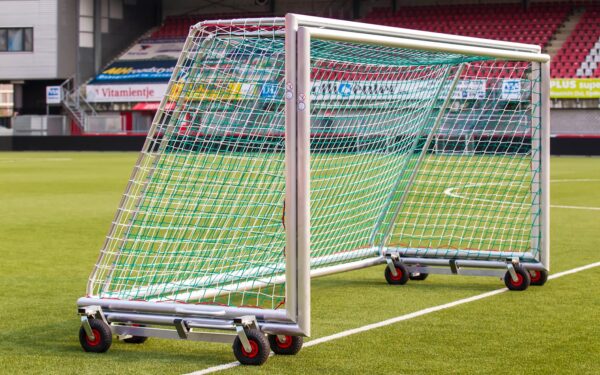 Jalkapallomaalien säilyttäminen ja siirtäminen vaikeaa? Alusport kuljetuskärry soveltuu maalien liikuttamiseen ja varastointiin