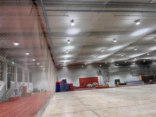 Pallojen ja muiden kattorakenteita rikkovien kohteiden suojaamiseen ratkaisu on Rombull kattosuojaverkot