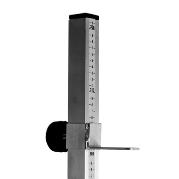 Lentopallon korkeuden mittaamiseen tarkoitettu mittalaite