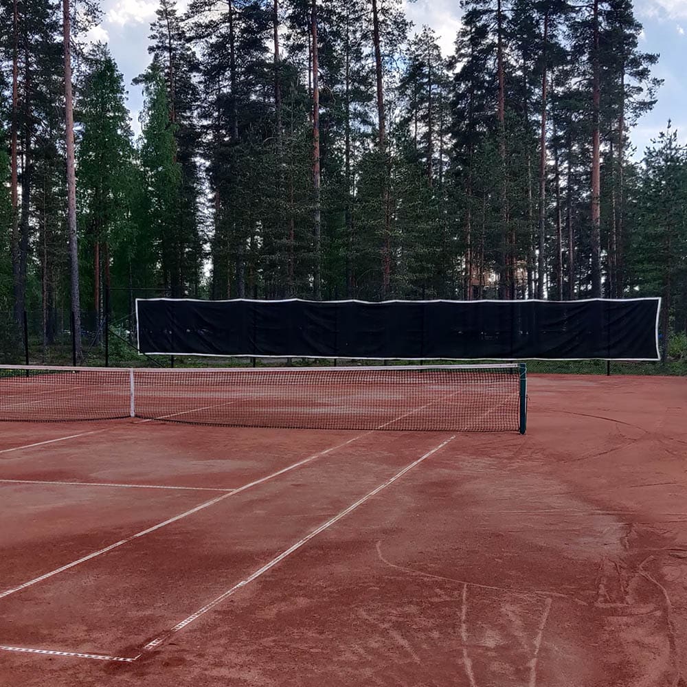 Tuulisuoja tenniskenttä