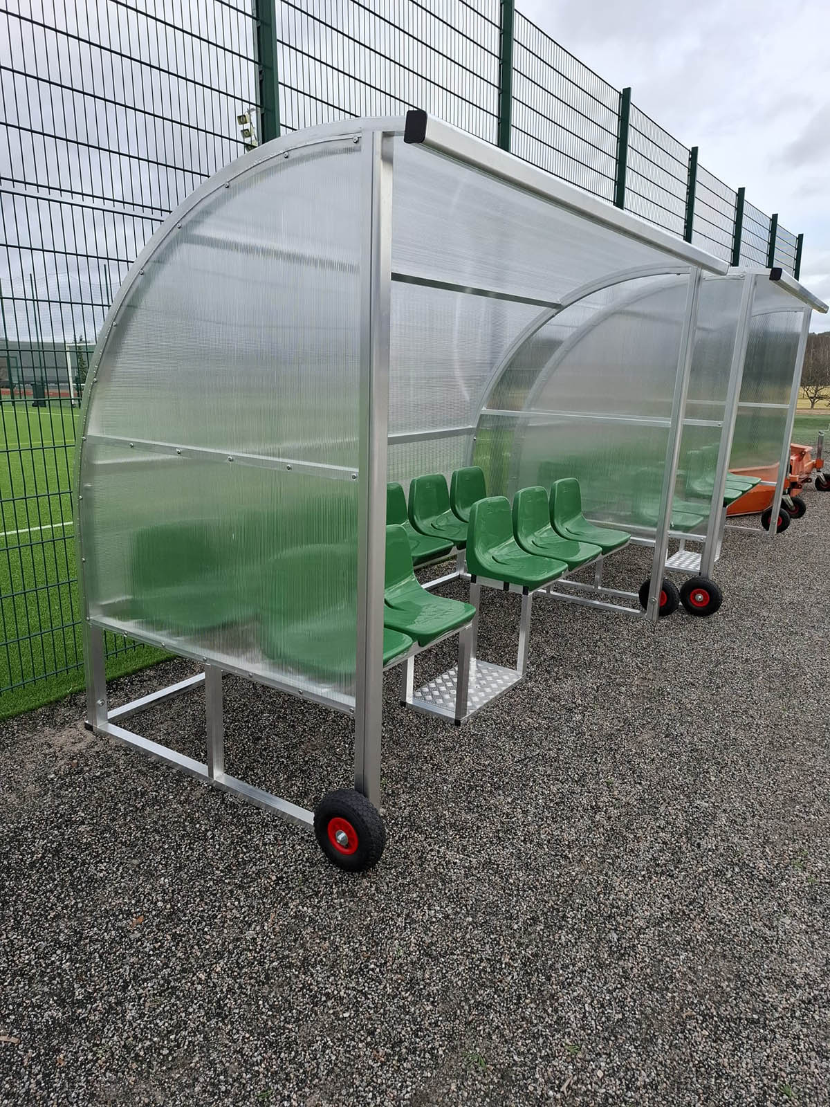 Pelaaja-vaihto-aitio-2-rivinen jalkapalloon