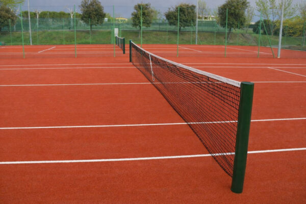 Tennispylväät tenniskentille Tennispylväs Pro on vihreä alumiininen tennispylväs sisä ja ulkokentille